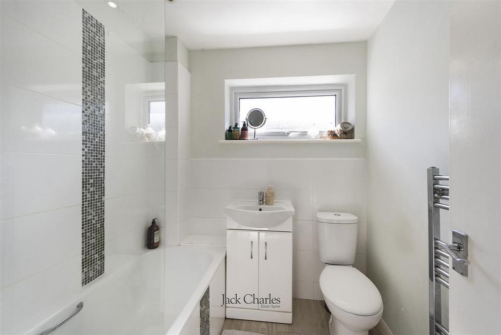 7 Stanley Close, TN12 0 TA 012.jpg