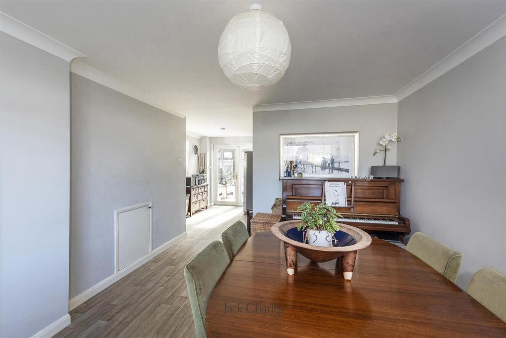 7 Stanley Close, TN12 0 TA 006.jpg