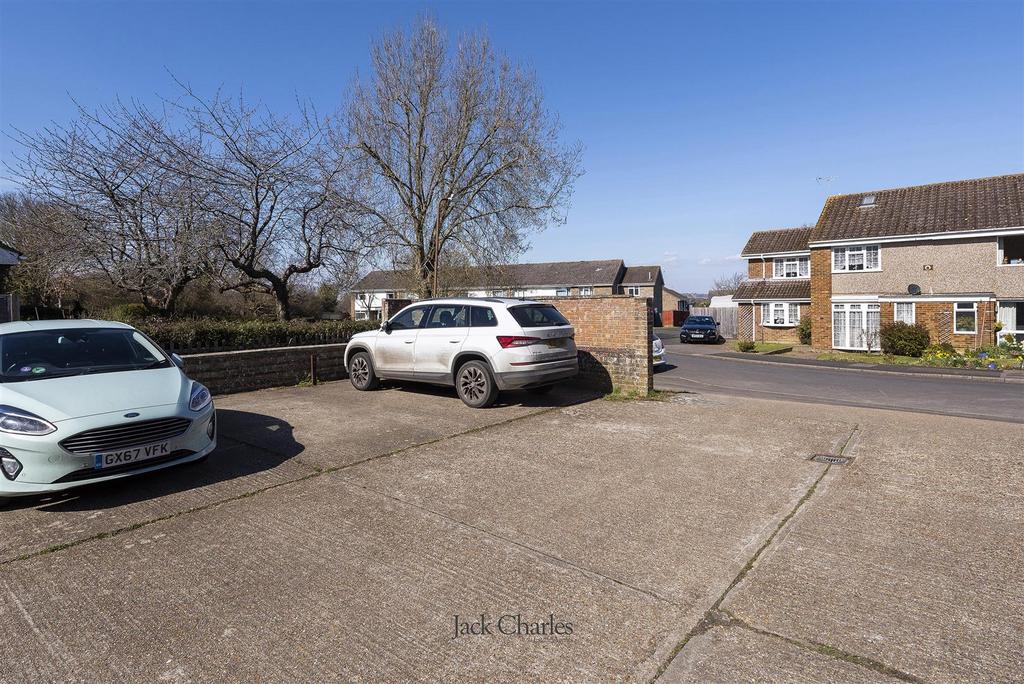 7 Stanley Close, TN12 0 TA 015.jpg