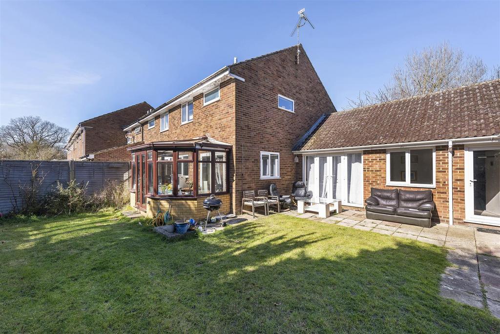 7 Stanley Close, TN12 0 TA 014.jpg