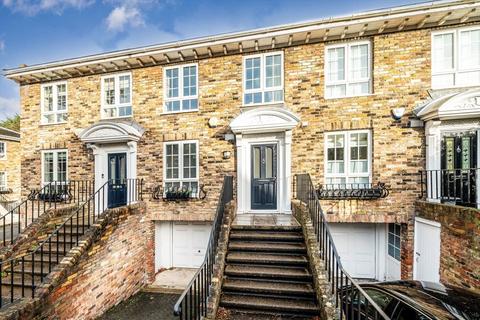 undefined, Hawkesley Close, Strawberry Hill TW1