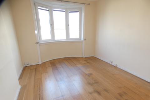 3 bedroom flat to rent, Merton Drive, Glasgow G52