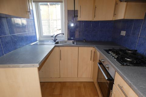 3 bedroom flat to rent, Merton Drive, Glasgow G52