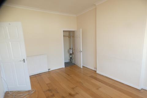 3 bedroom flat to rent, Merton Drive, Glasgow G52