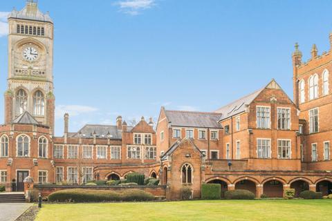 3 bedroom flat for sale, Royal Connaught Drive, Bushey WD23