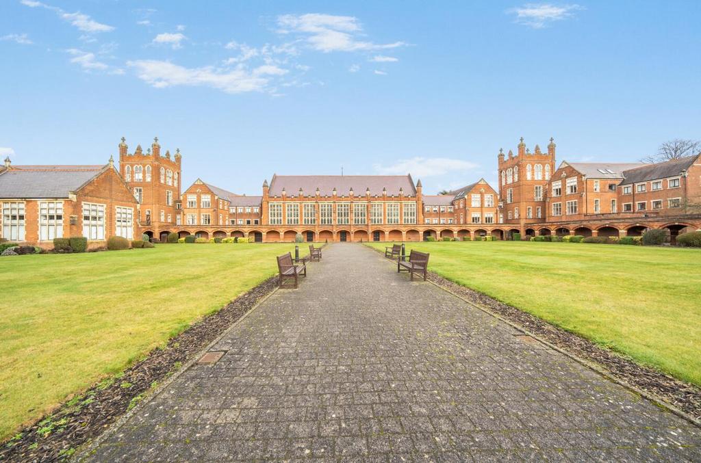 Davidson Frost-Wellings, DFW, Connaught House, Bus