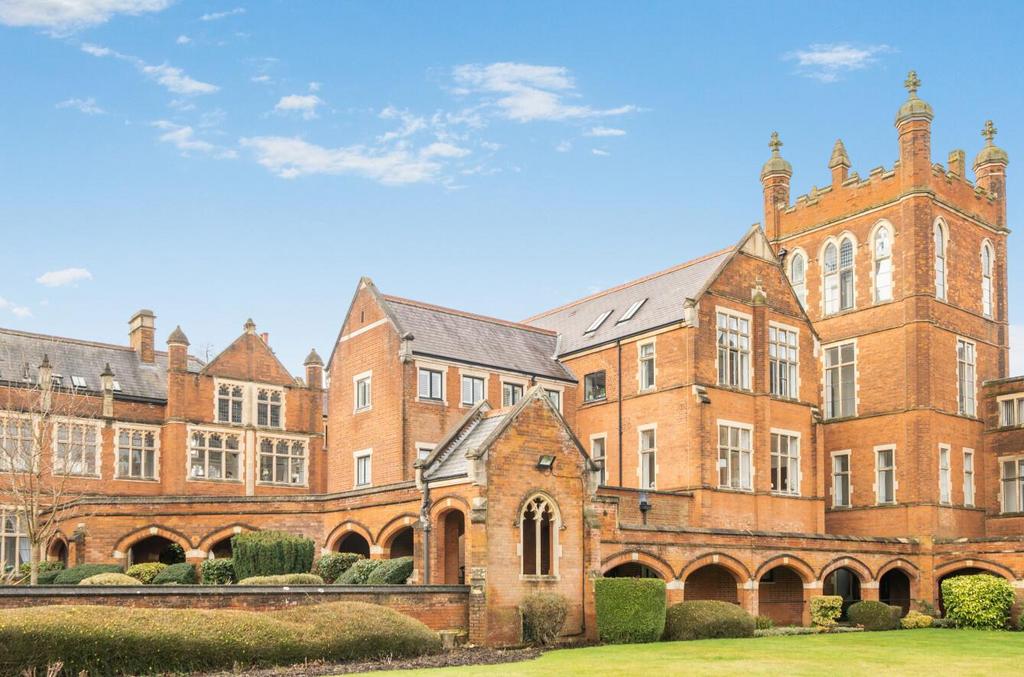 Davidson Frost-Wellings, DFW, Connaught House, Bus