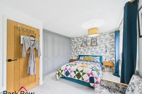 2 bedroom end of terrace house for sale, Springbank Crescent, Garforth, Leeds