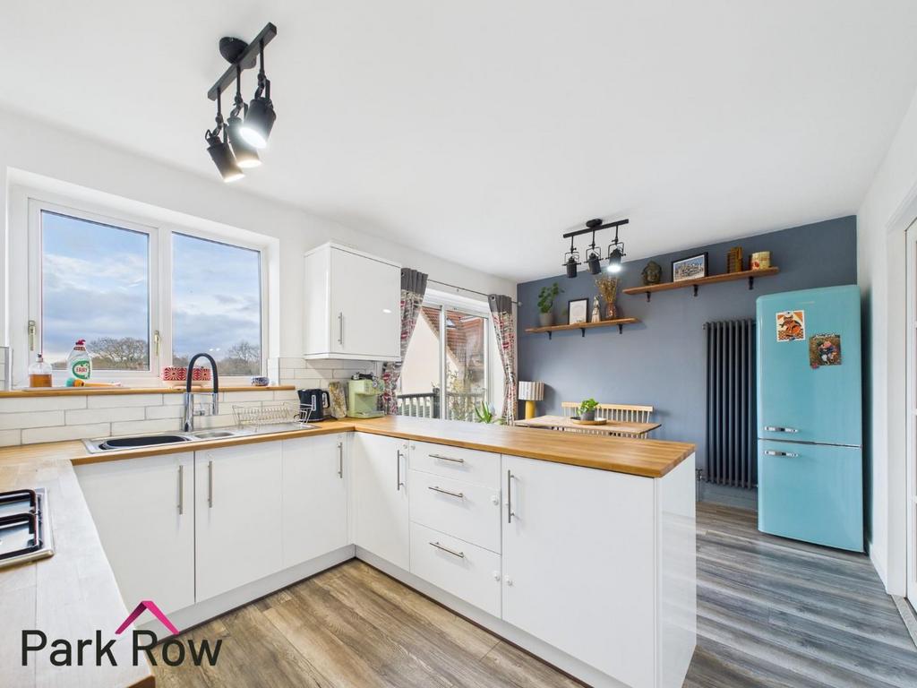 Kitchen/ dining room