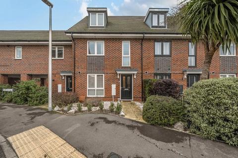 Fullbrook Avenue, Reading RG7