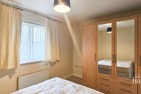 2 bedroom semi-detached house to rent, St. Josephs Way, Lyneham, SN15