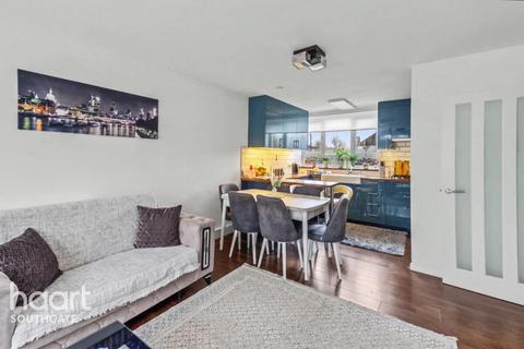 2 bedroom apartment for sale, Merridene, London