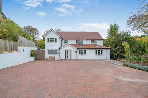undefined, Deansfield, Caterham CR3