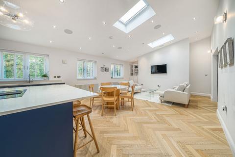 undefined, Deansfield, Caterham CR3