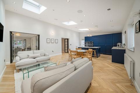 undefined, Deansfield, Caterham CR3