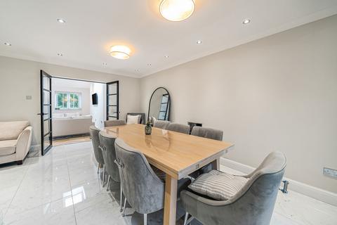 undefined, Deansfield, Caterham CR3