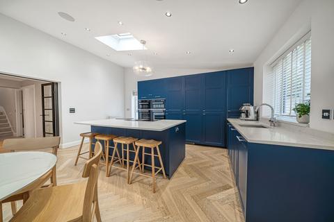 undefined, Deansfield, Caterham CR3