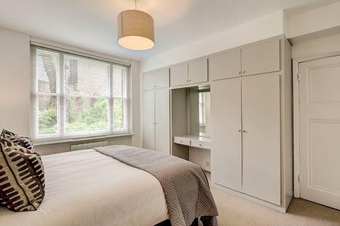 1 bedroom flat to rent, One-Bed Apartment To Let Hill Street Mayfair W1