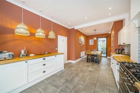 4 bedroom terraced house for sale, Appach Road, London SW2
