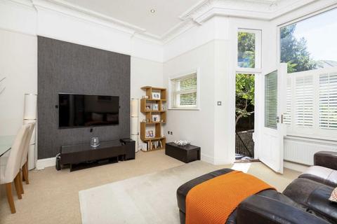 2 bedroom flat for sale, The Barons, St Margarets TW1