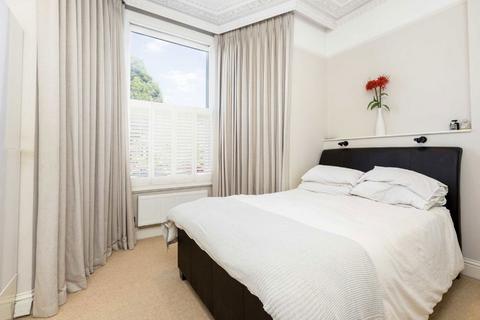 2 bedroom flat for sale, The Barons, St Margarets TW1