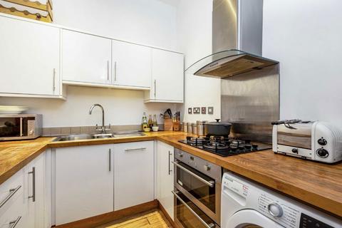 2 bedroom flat for sale, The Barons, St Margarets TW1