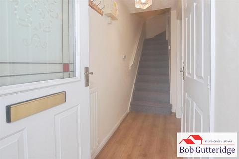 2 bedroom townhouse to rent, Lakeside Close, Etruria, Stoke-On-Trent