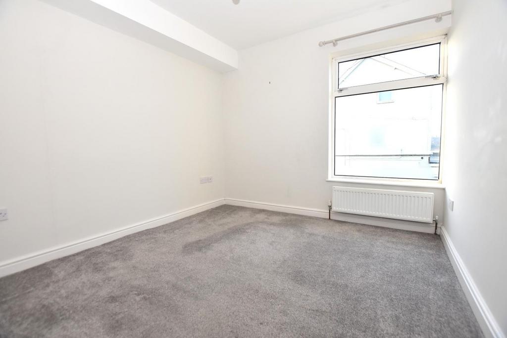 Bedroom 1 1.jpg