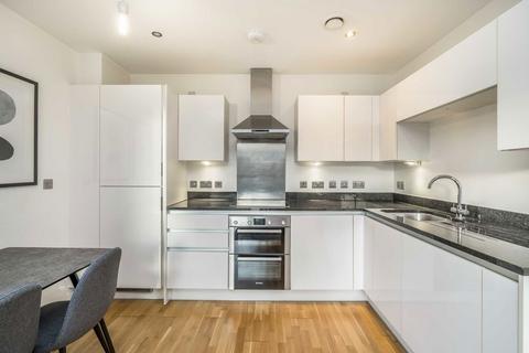 2 bedroom flat to rent, Larkwood Avenue, London SE10