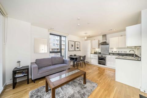 2 bedroom flat to rent, Larkwood Avenue, London SE10