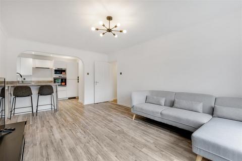 2 bedroom flat to rent, Grand Drive, Raynes Park SW20