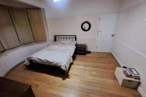 undefined, Pymmes Green Road, London N11