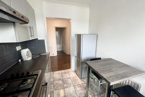 2 bedroom apartment to rent, Gerald Court, Hurst Grove, Bedford