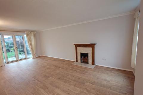 4 bedroom detached house to rent, Mandeville Road, Great Missenden HP16