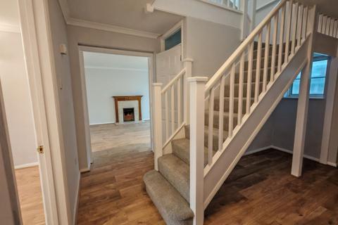 4 bedroom detached house to rent, Mandeville Road, Great Missenden HP16