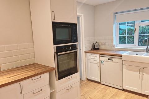 4 bedroom detached house to rent, Mandeville Road, Great Missenden HP16