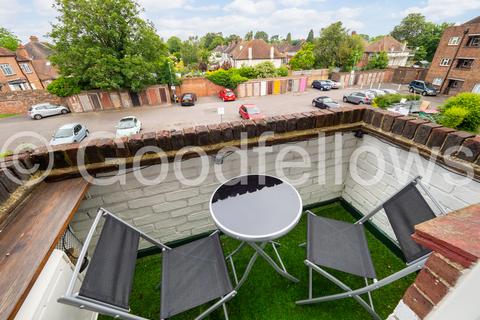 4 bedroom apartment to rent, Farnham Court, Cheam SM3