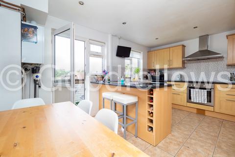 4 bedroom apartment to rent, Farnham Court, Cheam SM3