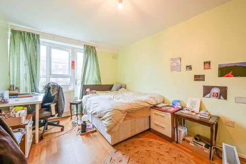 2 bedroom flat to rent, London E3