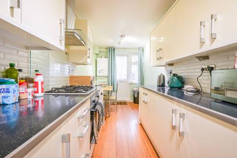 2 bedroom flat to rent, London E3