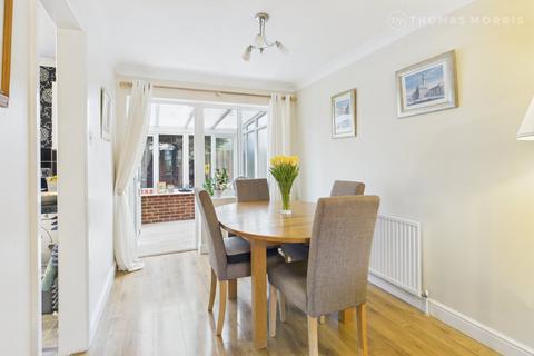 3 bedroom end of terrace house for sale, Lindisfarne Close, St. Neots PE19