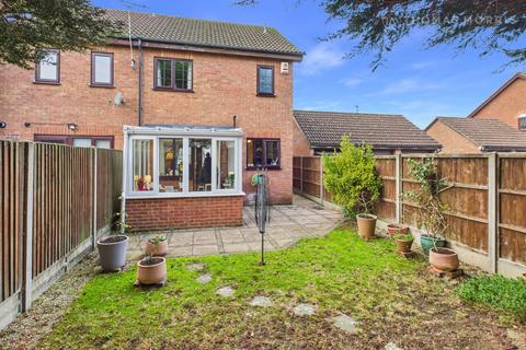 3 bedroom end of terrace house for sale, Lindisfarne Close, St. Neots PE19