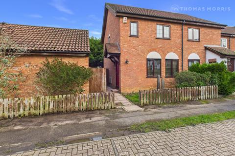 3 bedroom end of terrace house for sale, Lindisfarne Close, St. Neots PE19