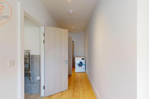 1 bedroom apartment to rent, , Coombe Hill House, Beverley Way, London