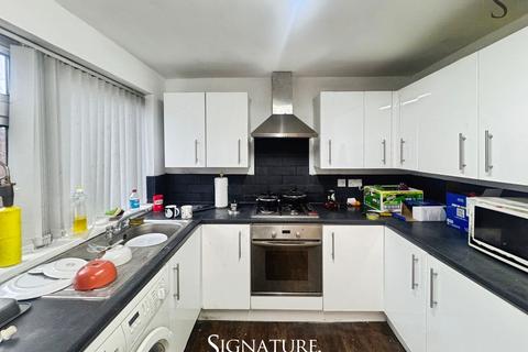 4 bedroom semi-detached house to rent, Leicester LE5