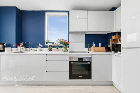 2 bedroom apartment for sale, Corsican Square, London