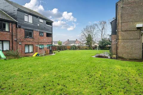 undefined, Bovingdon,  Hertfordshire,  HP3