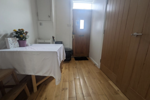 undefined, Cannon Hill, London N14