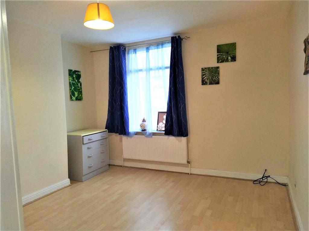 Bedroom 1.jpg