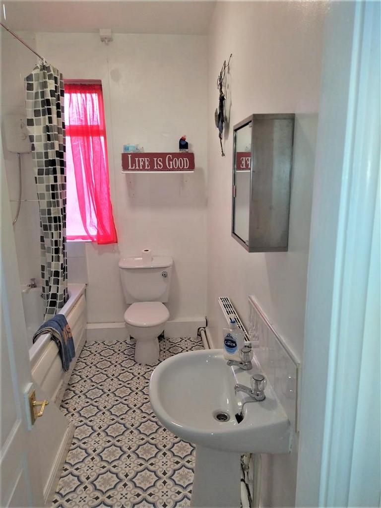 Bathroom..jpg